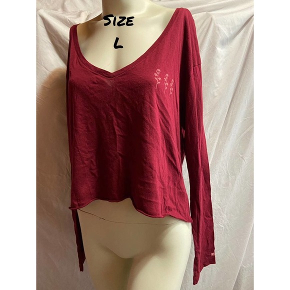 PINK Victoria's Secret Tops - NWT VS PINK Red Rose Crop Tee